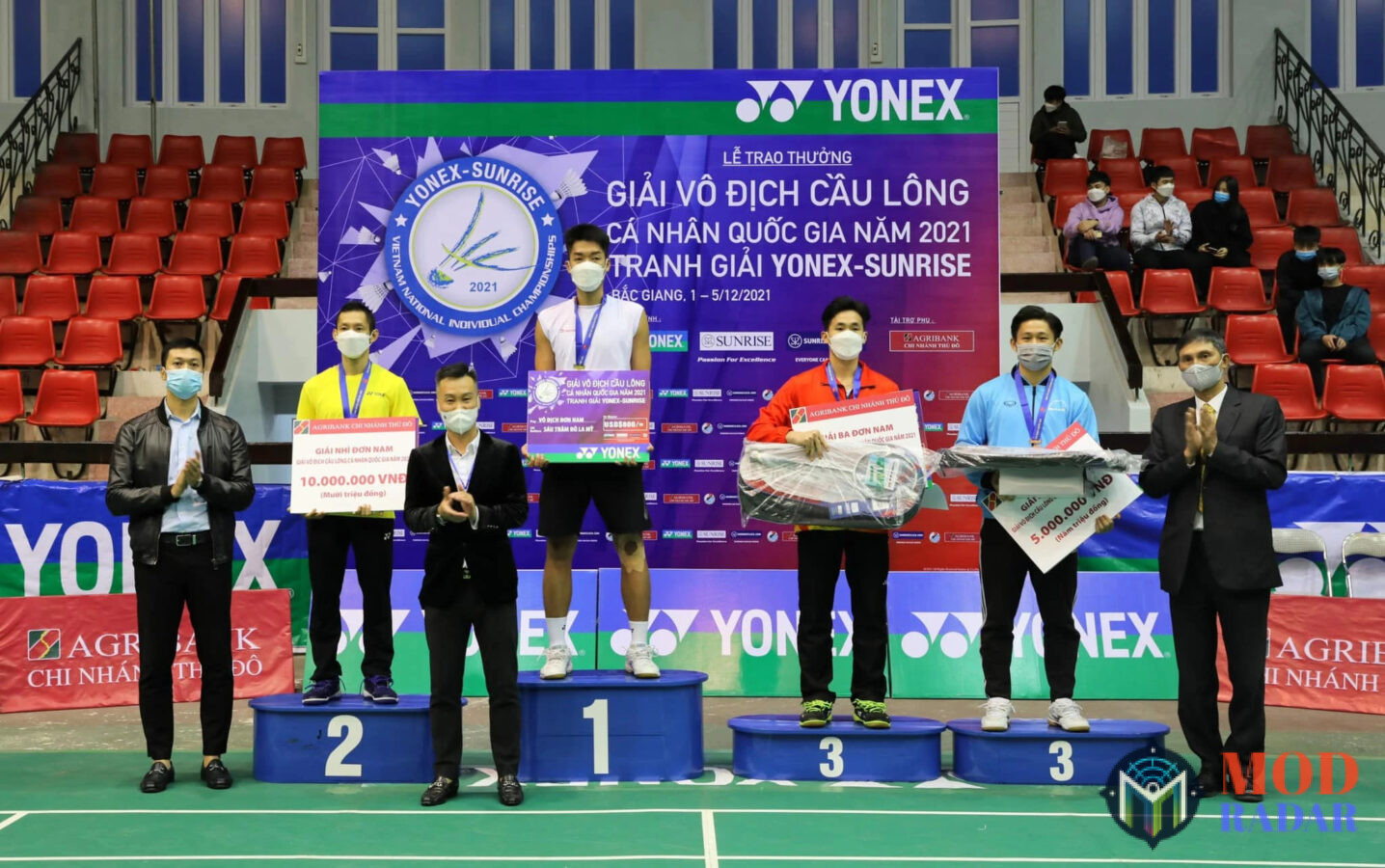 Lê Đức Phát nhận giải nhất Yonex-sunrise